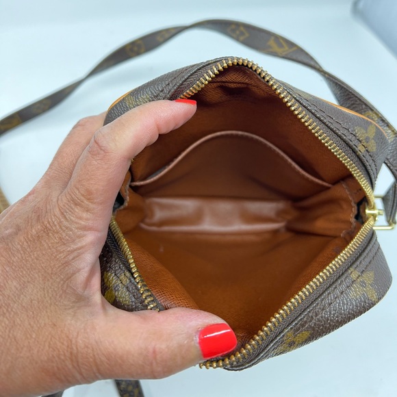 Louis Vuitton Danube PM Monogram Crossbody Unisex - Picture 9 of 16